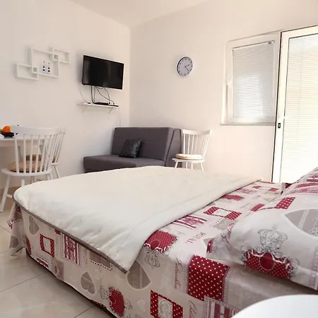 Апартаменты Remarkable 2-bed Трогир