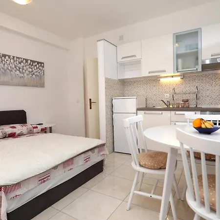 Remarkable 2-bed Апартаменты Трогир