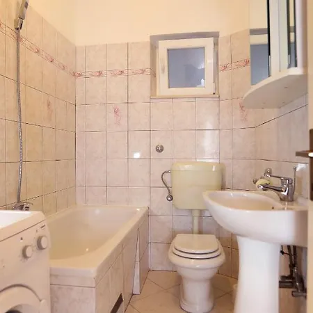 Daire Remarkable 2-bed In Okrug Gornji Trogir