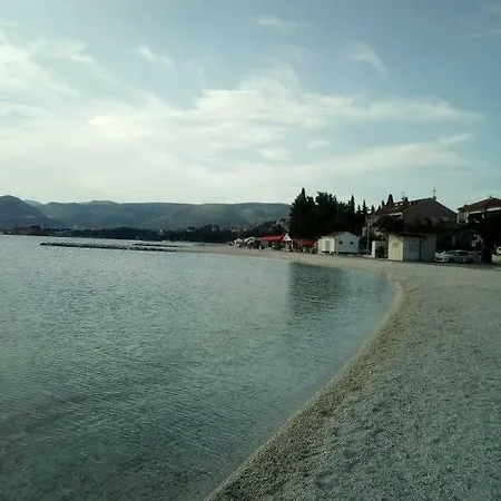 Daire Remarkable 2-bed In Okrug Gornji