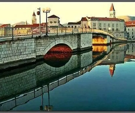 Remarkable 2-bed In Okrug Gornji * Trogir