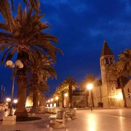 Remarkable 2-bed In Okrug Gornji * Trogir