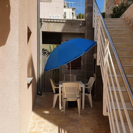 Remarkable 2-bed In Okrug Gornji *